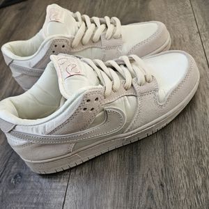 Nike low dunks size 8 women's beige/cream